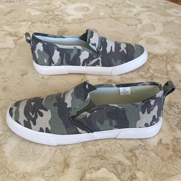 Tommy Bahama Camo Slip On Sneakers - Picture 6 of 14